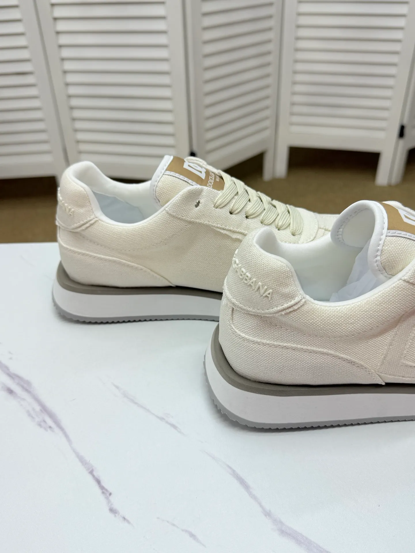 Men's clothing and shoes 230. The latest sports and casual shoes for couples (DG) are fashionable and versatile, and can add luster to various looks. Create an exquisite design with unique dynamic vitality and modern atmosphere, showing modern elegance. Size: 36-46 (45 and 46 are custom-made and cannot be returned or exchanged) Se